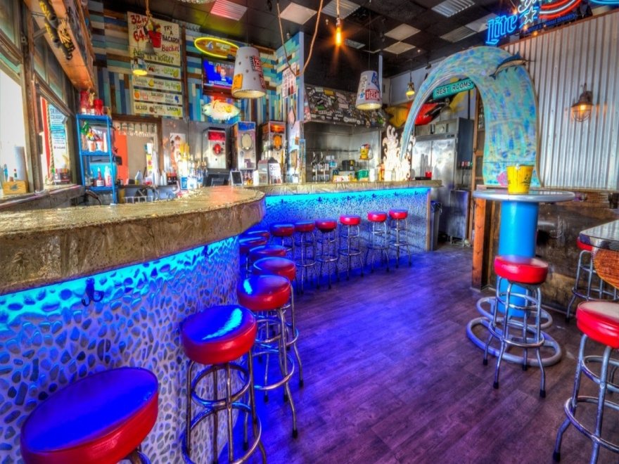 Hammerheads Bar & Grill