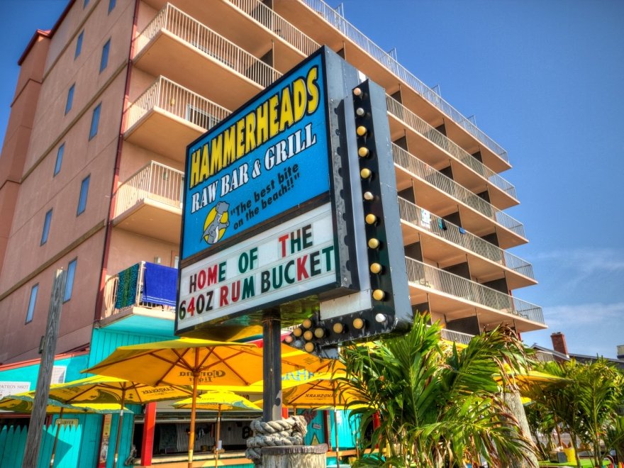 Hammerheads Bar & Grill