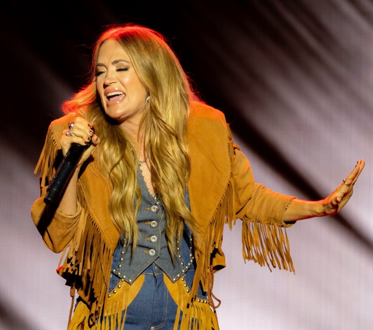 Carrie Underwood at Country Calling Carrie Underwood performing at Country Calling